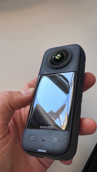 Insta360 X3 con accesorios y estuche
