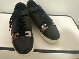 Zapatillas Calvin Klein grises y negras