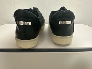 Zapatillas Calvin Klein grises y negras