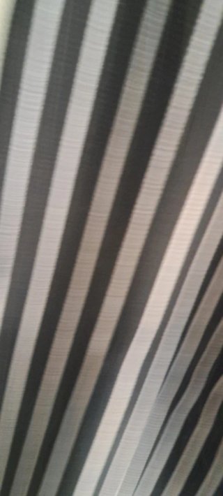 Pantalón Capri Rayas Negras y Blancas Talla 46