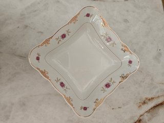 Sopera vintage de porcelana con fuente