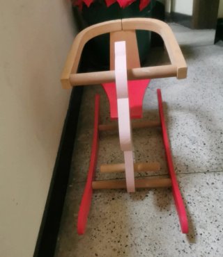 Caballito balancín de madera