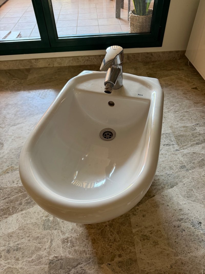 Bidé Roca con grifo monomando