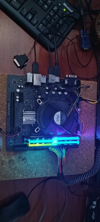 Memória RAM DDR4 G.SKILL TridentZ RGB 16GB