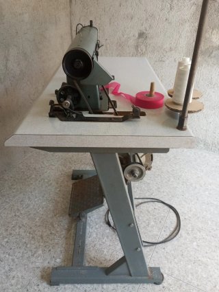 Máquina de coser industrial Alfa con acople bies.