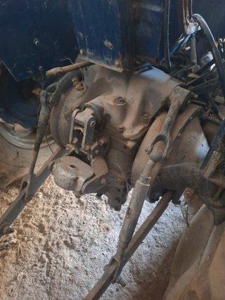 Tractor Ebro 684 con 6 cilindros 82 CV .