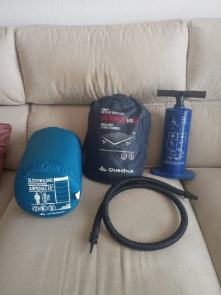 Colchón hinchable, saco y bomba Quechua