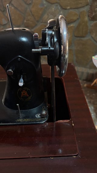 Máquina de coser antigua Alfa