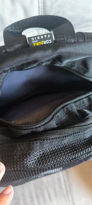 Mochila Supreme Negra con etiquetas