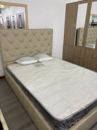 Cama con cabecero capitoné y arcón 135x190 - Nueva