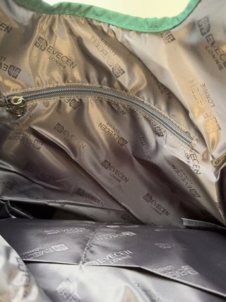 Bolso verde con bordado de Schnauzer