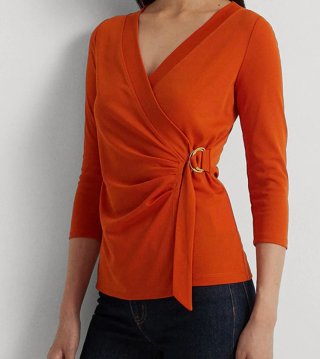 Camiseta cruzada naranja con detalle
