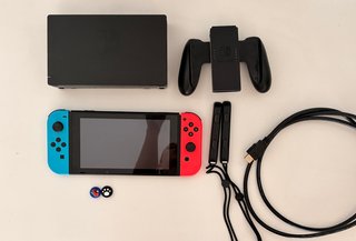 Nintendo Switch HAC-001 + Dock y Accesorios
