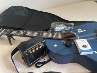 Guitarra Acústica Azul con Estrellas 3/4 Sonidon .