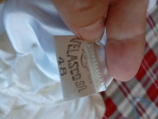 Camisón blanco con detalles plateados