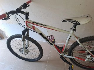 Bicicleta BH Blanca y Roja