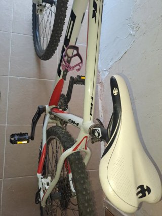 Bicicleta BH Blanca y Roja