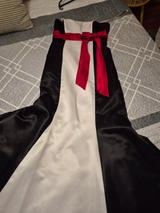 Vestido de fiesta largo blanco y negro