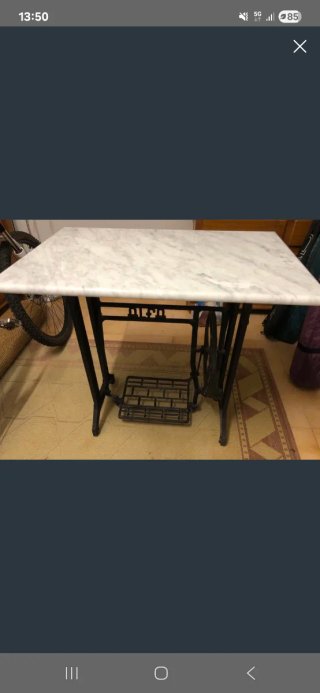 Vendo mesa de mármol con pie de máquina de coser