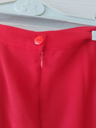 Falda Pilar Herrera. Roja Talla 44 Nueva