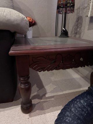 Mesa de rincón de madera con cristal