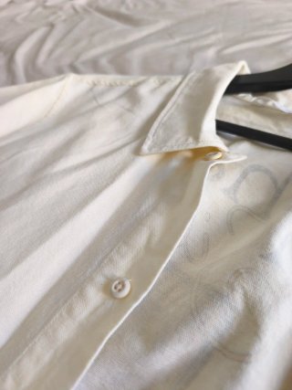 Camisa beige sin mangas