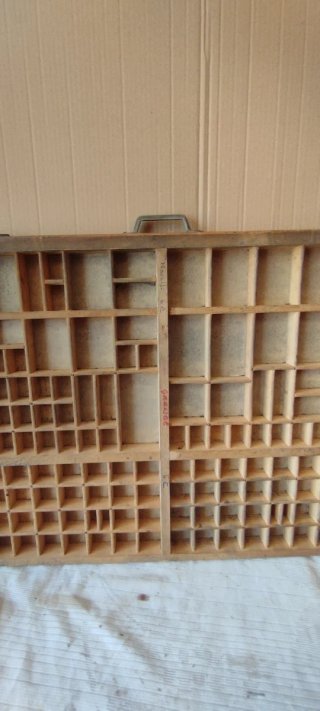 Cassetto tipografico vintage in legno