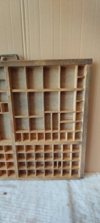 Cassetto tipografico vintage in legno
