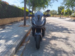 Honda ADV350 Maxi Scooter Negra/Gris
