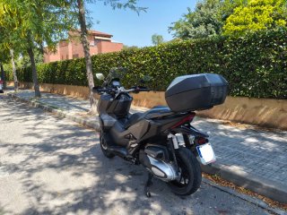 Honda ADV350 Maxi Scooter Negra/Gris