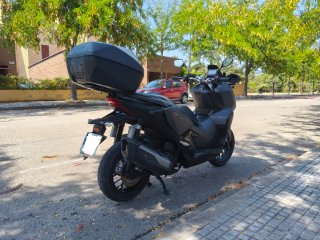 Honda ADV350 Maxi Scooter Negra/Gris