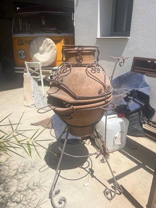 Barbacoa de barro y hierro