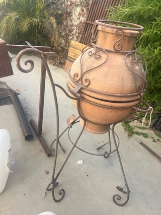 Barbacoa de barro y hierro