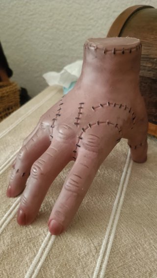 Mano de Miércoles Addams