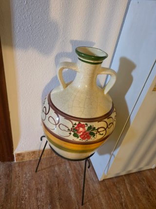 Cántaro de cerámica decorado