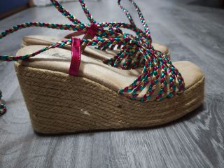 Cuñas altas de colores