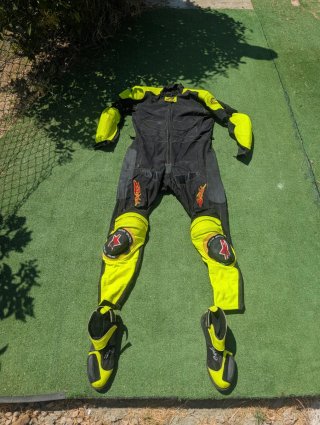Conjunto Mono Motard e Botas