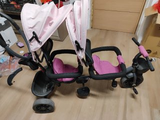 Triciclo gemelar rosa