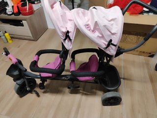 Triciclo gemelar rosa