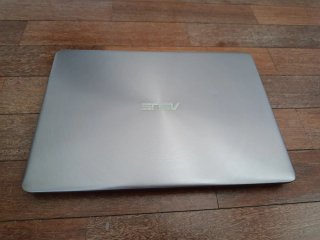 Asus 16Gb RAM, 128 Gb. Modelo UX410U.