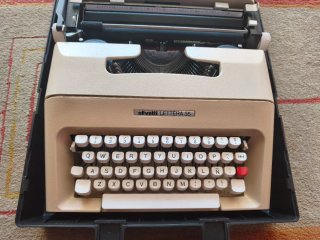 Máquina de escribir Olivetti Lettera 35