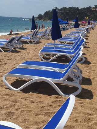 Lettini e ombrelloni da spiaggia