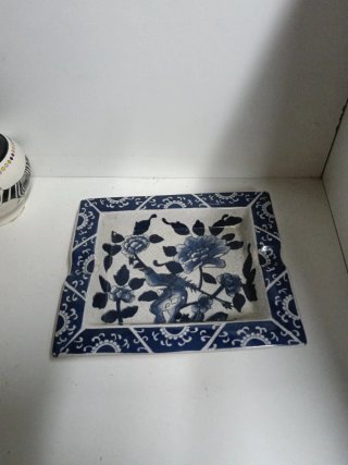 Bandeja decorativa azul y blanca
