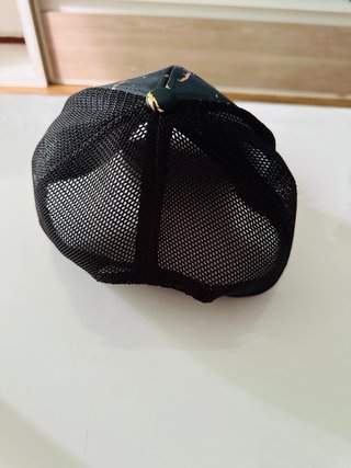 Gorra Trucker Negra y Dorada – Diseño Mármol