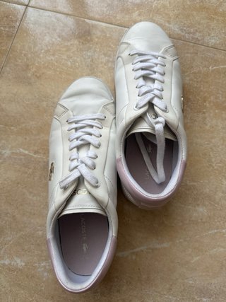 Zapatillas Lacoste blancas y rosas