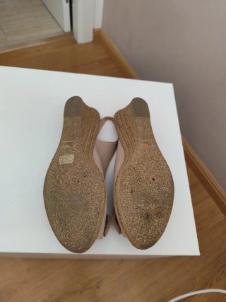 Sandalias cuña Clara's beige lazo