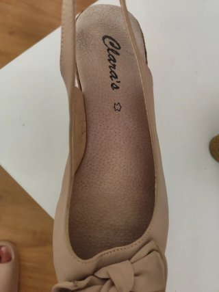Sandalias cuña Clara's beige lazo