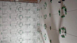 Materiales de construcción: yeso, pintura, azulejo