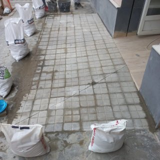 Materiales de construcción: yeso, pintura, azulejo