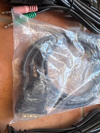 Lote cables video HDMI, VGA, USB, displayport.